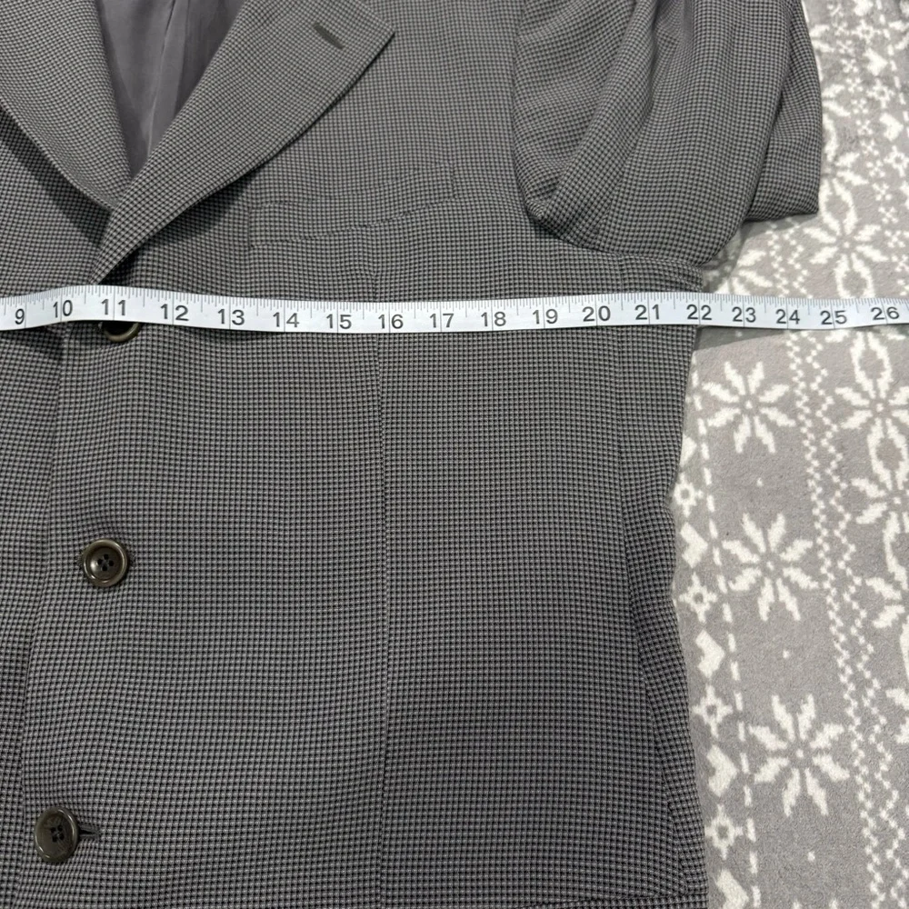 Armani Collezioni Men's Gray Plaid Wool 3‎ Button Sport Coat Size 42 Long